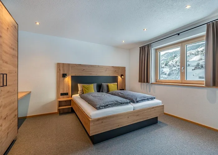 Leo Apartment
